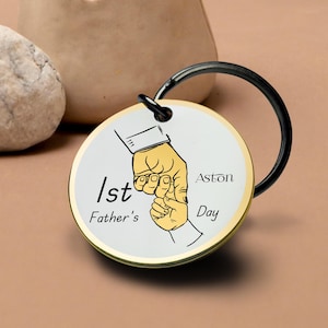 1° portachiavi per la festa del papà, regalo personalizzato per bambini e papà, portachiavi personalizzato, regalo per il padre che tiene il dito del bambino, il miglior regalo di San Valentino per lui