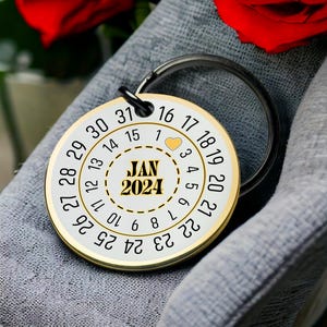 Llavero con calendario personalizado 2025, regalo de fecha personalizado, recuerdo para ocasiones especiales, regalo romántico único, el mejor regalo para el día de San Valentín para él.