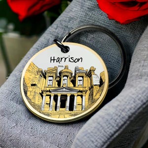 Petra sleutelhanger gegraveerd gepersonaliseerd gouden reissouvenir aangepaste naam cadeau voor hem Haar historisch monument Jordan ronde metalen sleutelhanger aandenken