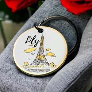 Médaille d'identification personnalisée Paris Skyline avec nom personnalisé Tour Eiffel gravée en or Ronde d'identification unique, élégante et durable inspirée du voyage