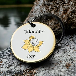 Maart geboorte bloem sleutelhanger narcis gegraveerd gouden rand aangepaste bloemen naam maand aandenken metalen sleutelhanger beste Valentijnsdag cadeau voor hem