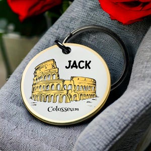 Colosseum sleutelhanger Rome Italië gegraveerd gouden reismonument souvenir aangepaste naam cadeau voor hem haar historische ronde metalen sleutelhanger aandenken cadeau