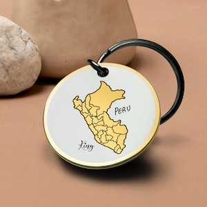 Peru sleutelhanger gegraveerd gouden reissouvenir aangepaste naam cadeau voor hem Haar landkaart monument ronde metalen sleutelhanger Zuid-Amerika Keepsake Art
