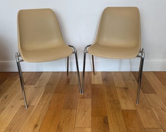 Helmut Starke Stackable Chairs – Mid-Century Modern Polyamide Dining Chairs (1970s)
