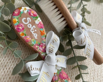 Soft hair brush for baby painted by hand with personalized name.Wood & natural brush with acrylic paint handmade, new baby gift, custom name