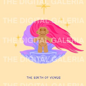 Op de afbeelding: Een roze trollpop met bruin haar en ogen zit in een paarse schelp. De schelp is open en de trollpop kijkt omhoog. De achtergrond is lichtgeel met de tekst "THE BIRTH OF VENUS" en "THE DIGITAL GALERIA" die meerdere keren wordt herhaald.
