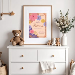 Kundenspezifisches moslemisches Baby-Namensdruck | Islamische Geburtsankündigung | Floraler A4 Kunstrahmen oder digitaler Download | Pfirsich, Pink und Lila