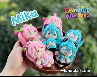 ハンドメイドかぎ針編みのちびアニメ初音ミク桜ミクぬいぐるみ