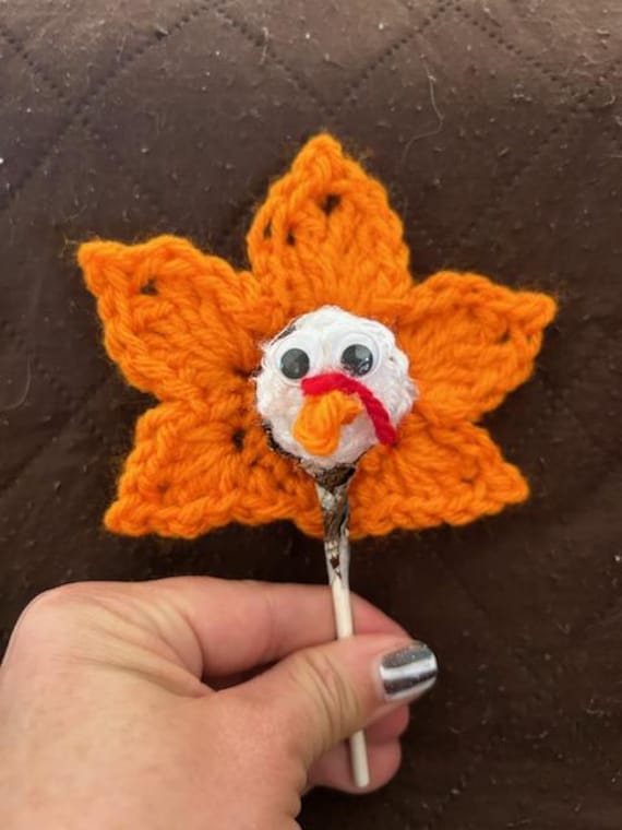 39 Turkey Crochet Patterns for Festive Thanksgiving Decorations 19 Thanksgiving Turkey Lollipops