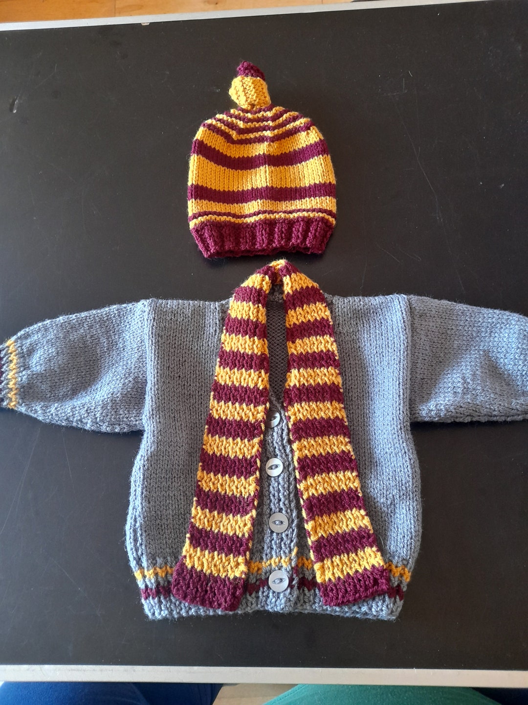 Hat Harry Potter Gryffindor House Fur Pom Burgundy main image 1