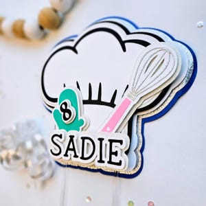 Chef&#39;s Hat Cake Topper | Personalized Baking Birthday Cake Topper | Baking Theme Party Decor | Name & Age Bakery Party | Bakery Party Topper