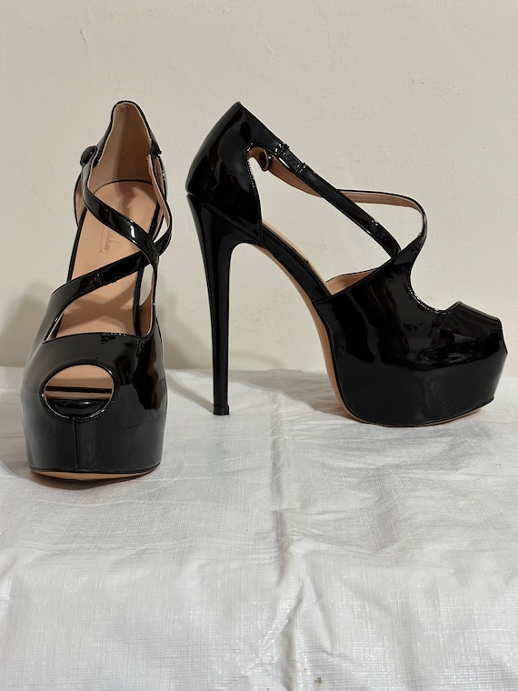 【関税込み】TOTEME ブラック The Peep-Toe スリッパ TOTEMEのブラック The Peep-Toe スリッパがセール中