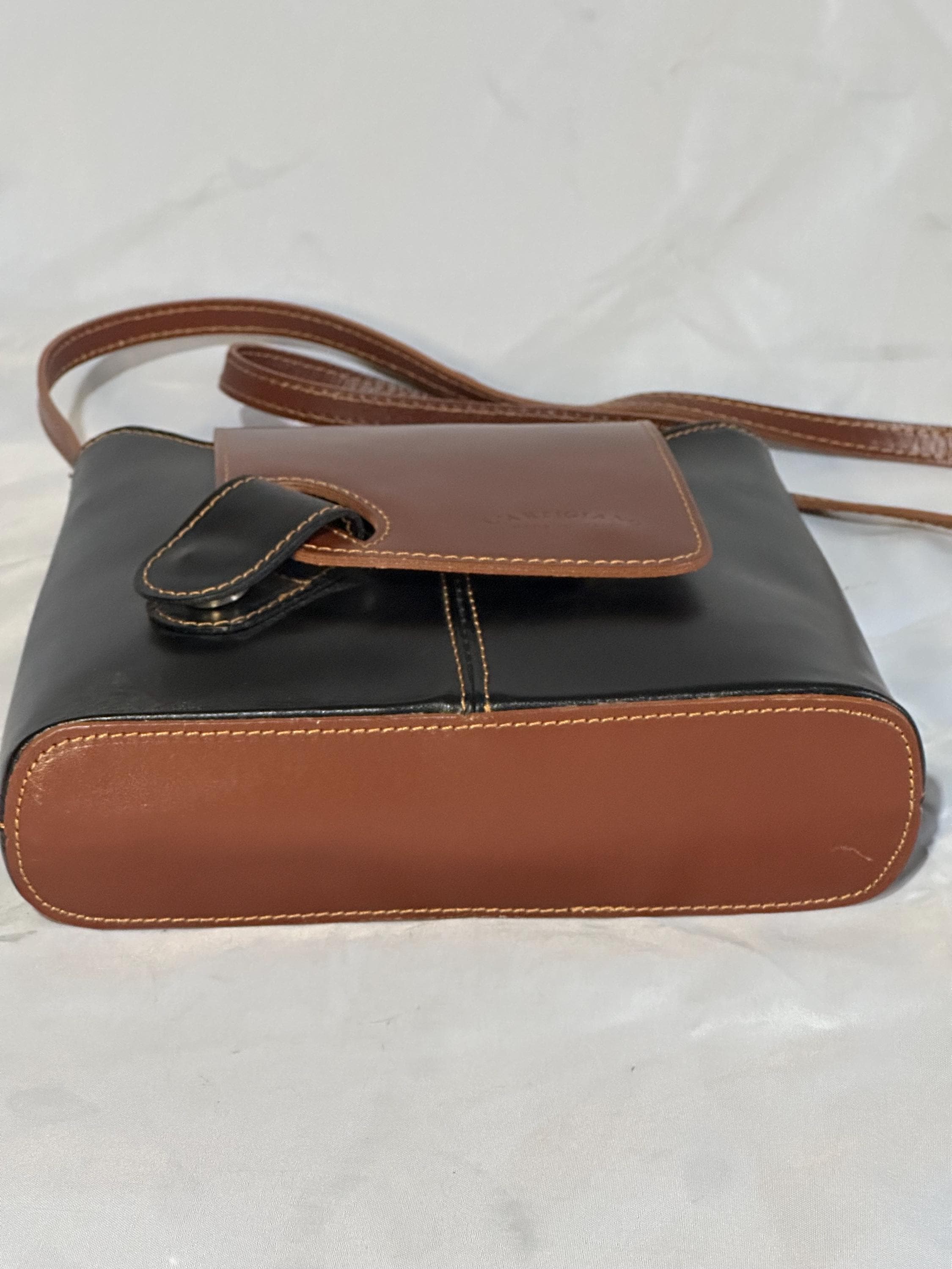 Vintage 90's L'artigiano Black and Tan Leather Crossbody Bag Purse
