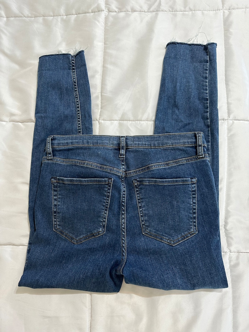 Free People Button Fly Fray Mid Rise Distressed Jeans Style 61855-16515125 Size 29 image 3