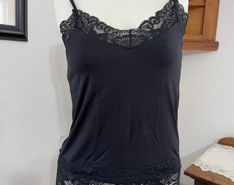 Wijd kanten hemd van White House Black Market - maat M - zwart of wit - NWOT