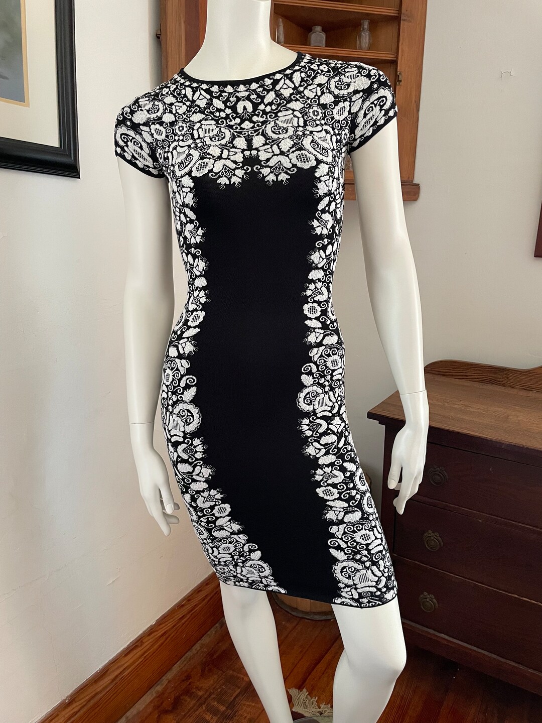 bcbgeneration bodycon dress BCBG Max Azria Fabiana - NWT - Size XXS Calf Width:53cm structured silhouette that smooths sequin skinny trousers Peach Bridesmaid Dresses |