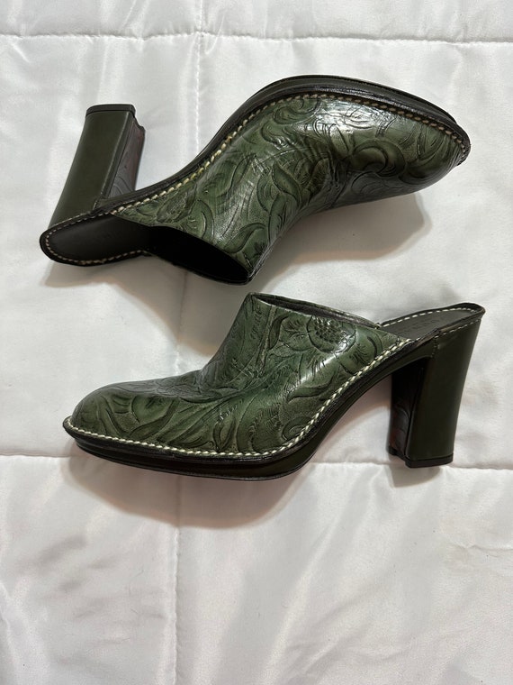 Donald J. Pliner Embossed Leather Green Mule 9M - image 2