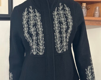 Vintage Icelandic Design Embroidered Wool Fully Lined Jacket - size PM