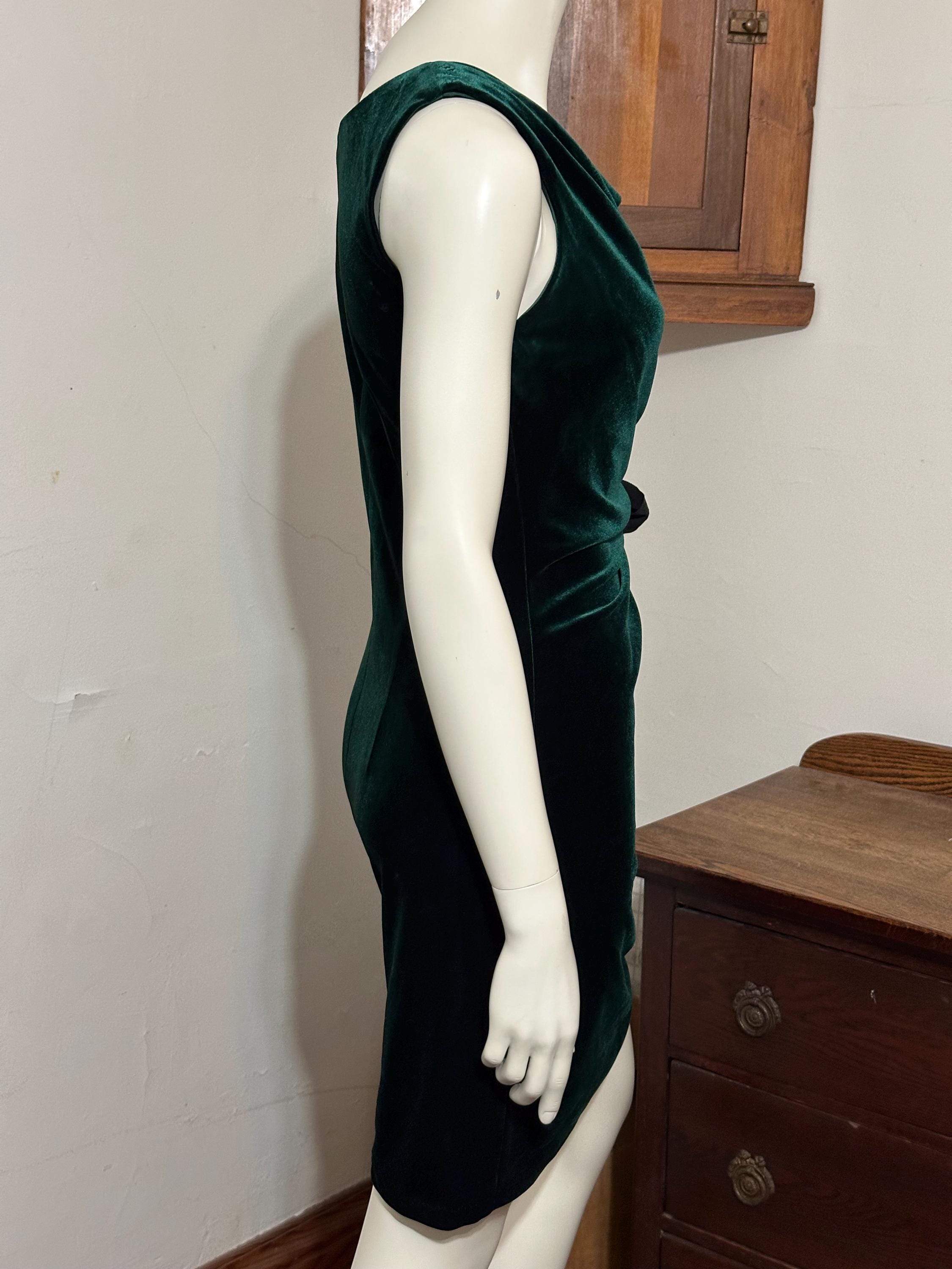 Taylor Perfect Holiday Green Velvet Dress - Size 6