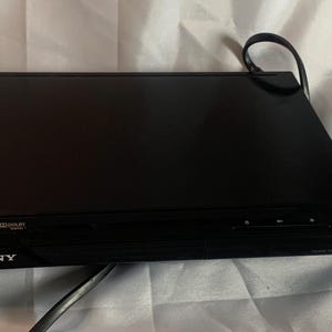 Sony ultra Slim CD/DVD Player With Remote.  Model DVP-SR210P Tested works.