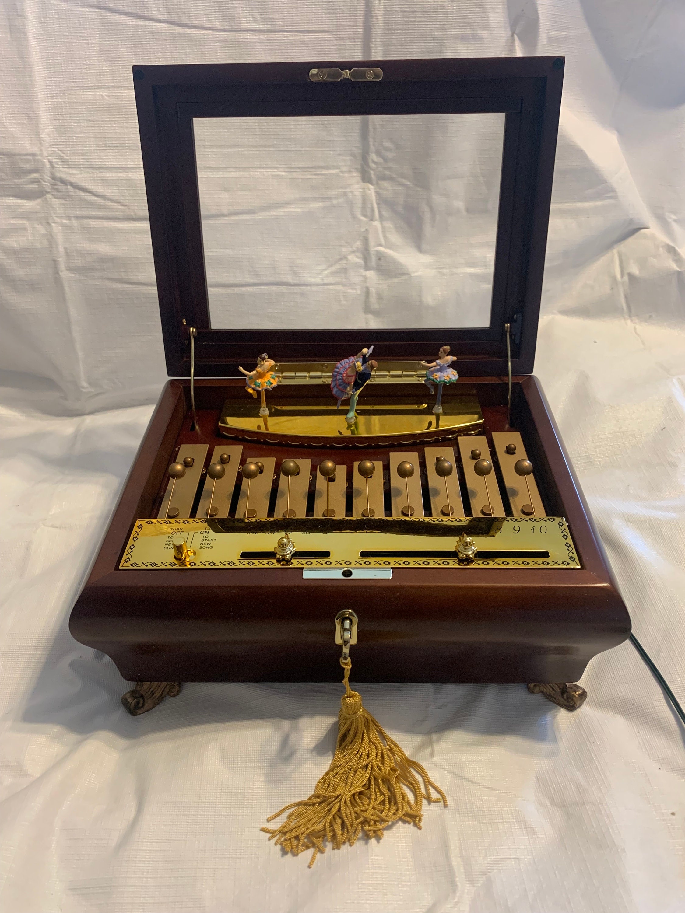 Gold Label Collection Deluxe Music Box. Xylophonium With Animation