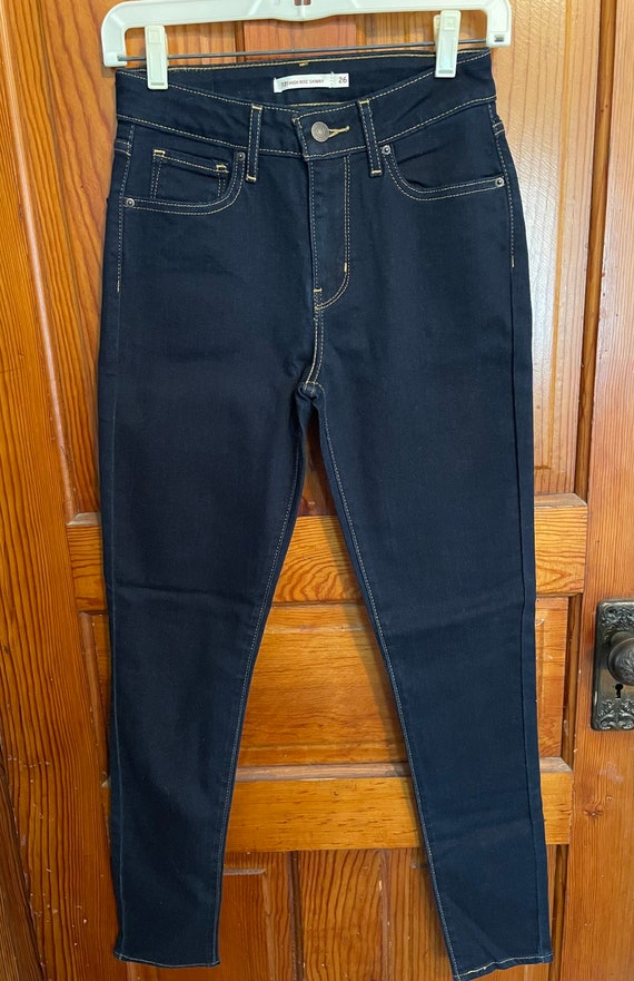 Levi High Rise Skinny Jeans Size 26