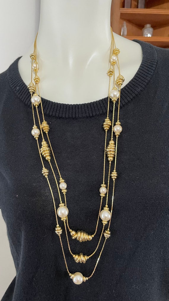 Vintage 1980’s Tri-strand gold-tone and faux pearl