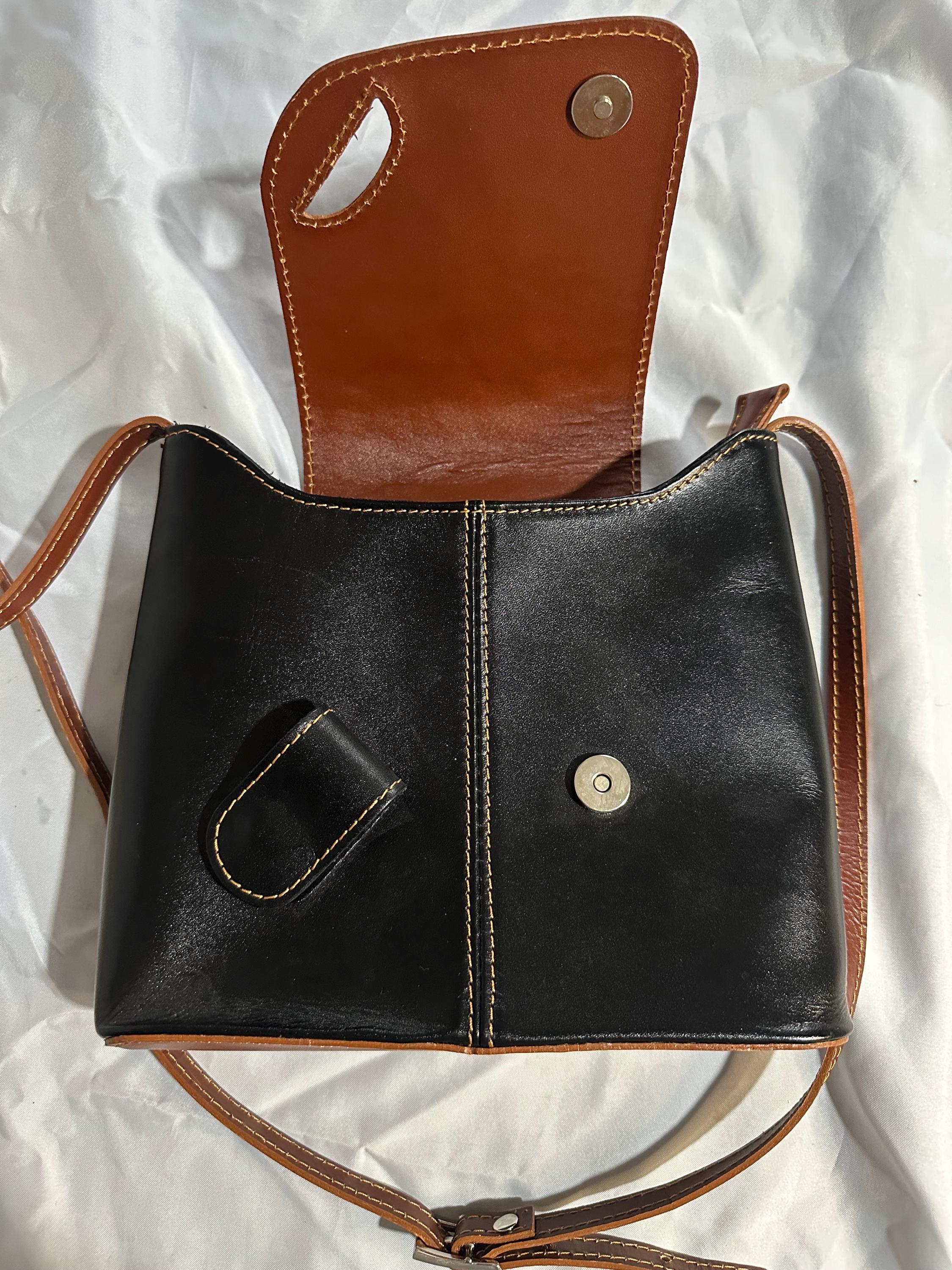 Vintage 90's L'artigiano Black and Tan Leather Crossbody Bag Purse