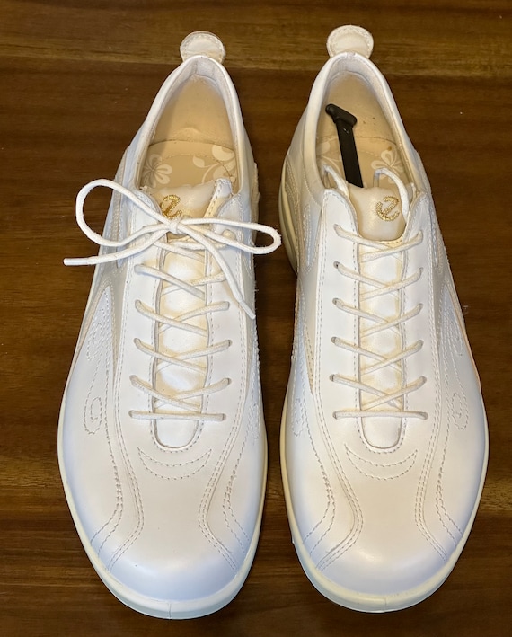 Ecco Womens EU 40 White Yellow Spikeless Golf Shoes Unique Rare  Design NWOT