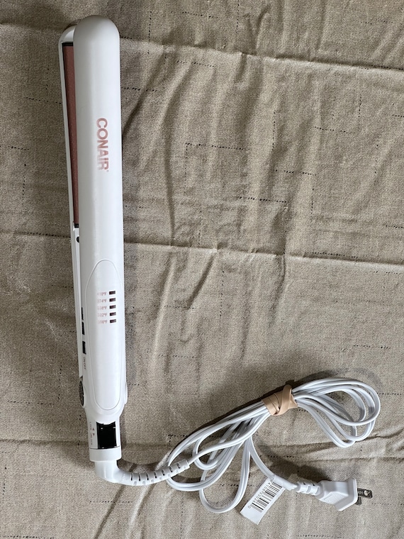 Double Ceramic Flat Iron - White Conair Double Ceramic 1.5″ Flat Iron Hair Straightener White  main image 4