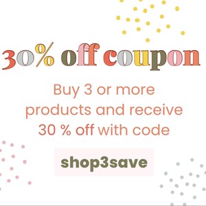Pode incluir: Gr&aacute;fico promocional com o texto "30% de desconto cupom" em v&aacute;rias cores. O texto "Compre 3 ou mais produtos e receba 30% de desconto com o c&oacute;digo shop3save" tamb&eacute;m &eacute; exibido em um fundo branco.
