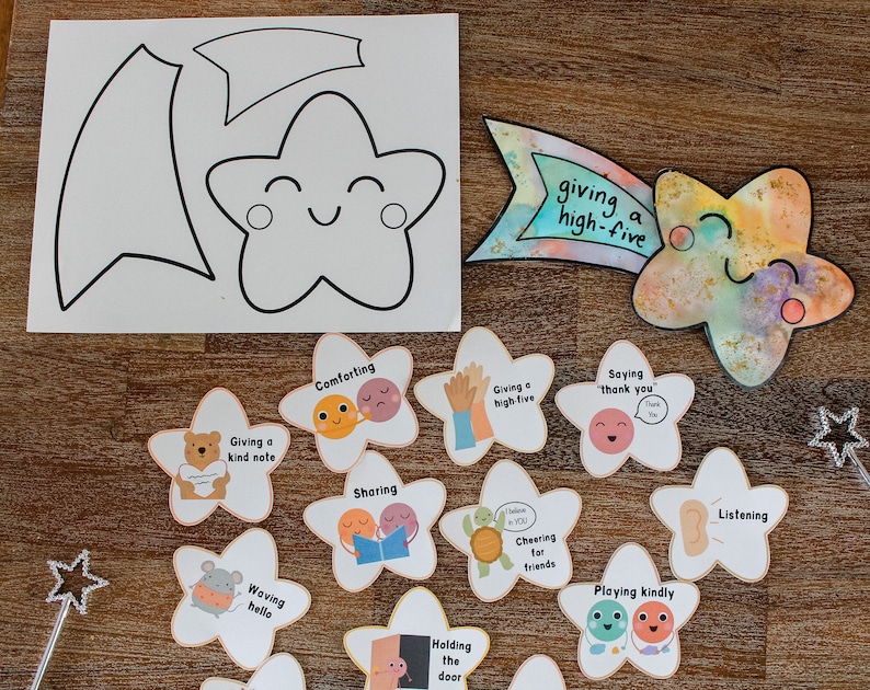 Puede incluir: Un conjunto de tarjetas imprimibles en forma de estrella con ilustraciones y texto que describen diferentes formas de mostrar amabilidad. El texto incluye frases como "Dar una nota amable", "Consolar", "Compartir", "Saludar", "Sostener la puerta", "Aclamar a los amigos", "Jugar amablemente", "Escuchar", "Decir gracias" y "Dar una palmada en la mano".