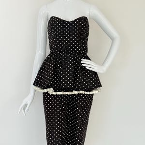 Robe de soirée à basque et à pois des années 80