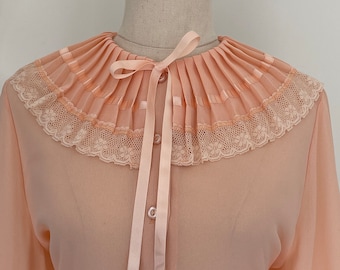 Chemisier à col plissé abricot des années 80