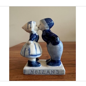 Vintage Delft Blue Kissing Couple Figurine Holland Fairy Garden English Cottage Farmhouse Home Decor French Country