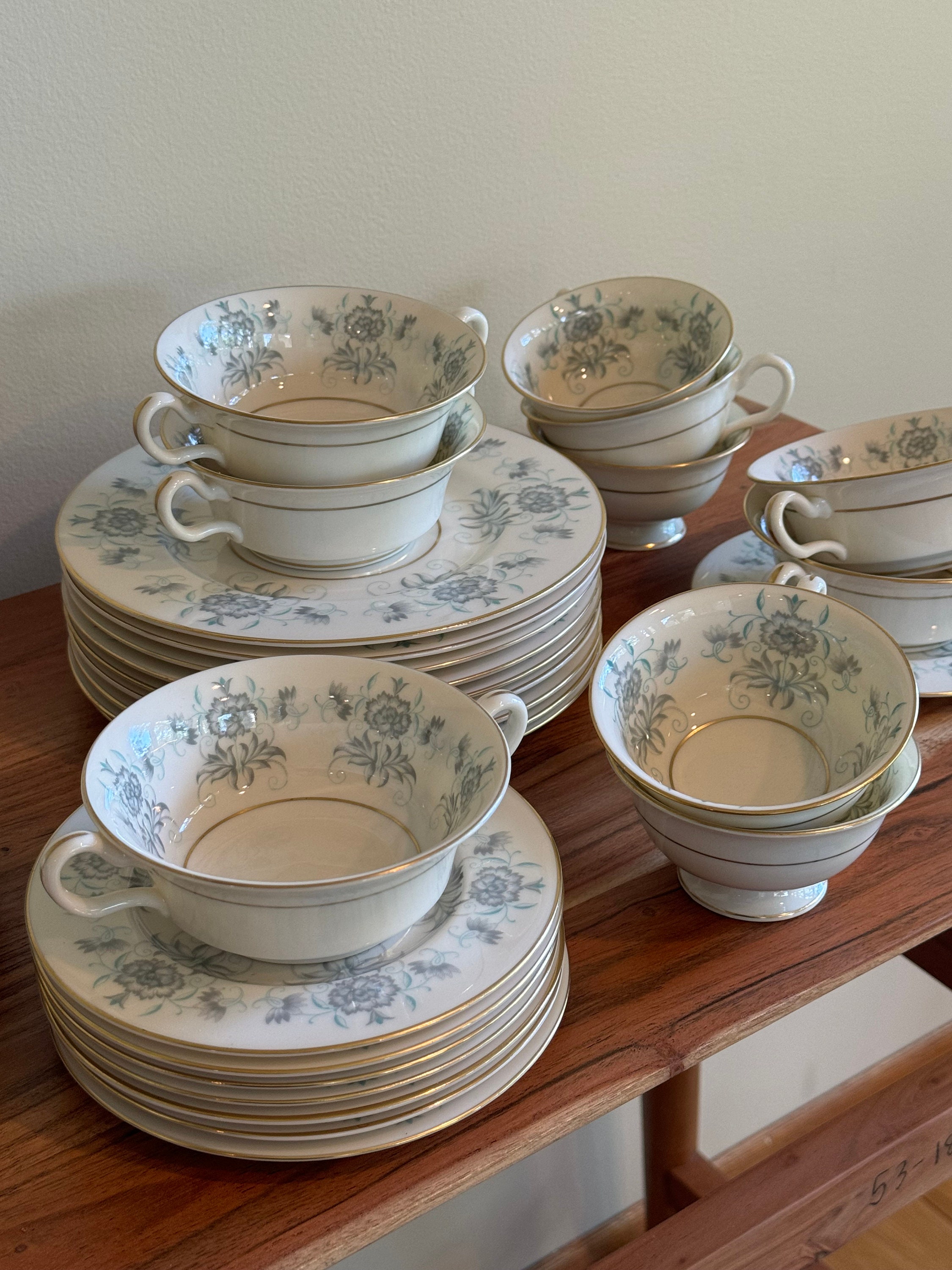 48 Piece Set Vintage Castleton Caprice Blue Floral Design Gold Rim ...