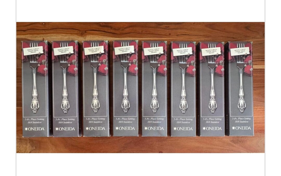 Oneida Monte Carlo Stainless Steel Flatware Set - Glossy Finish, Excellent Pre-Owned Condition