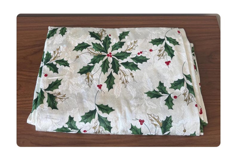 Christmas Lenox Table Runner Tablecloth Scattered Holly Holiday Winter ...