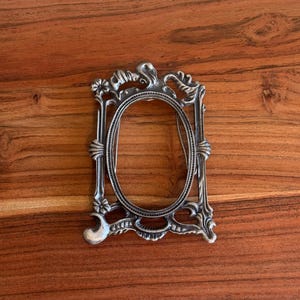 Small Vintage Silver Metal Picture Frame Home Decor Pewter Art Nouveau Antique Oval Photo Frame Gallery Wall Picture Ornament