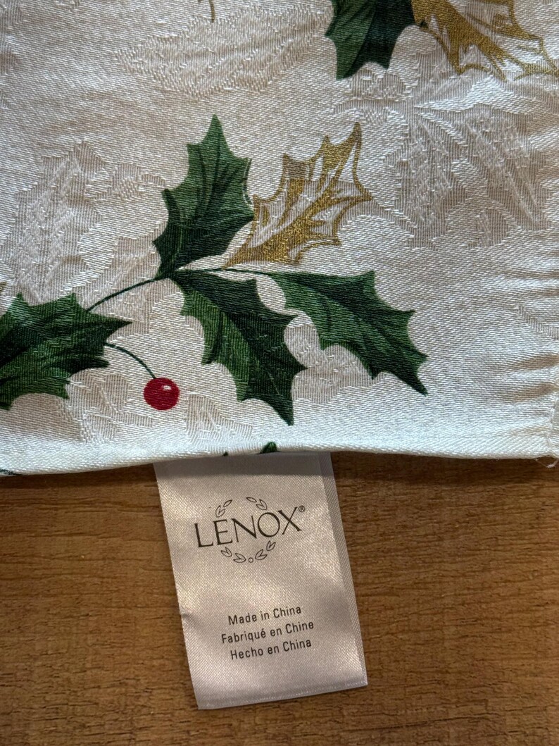 Christmas Lenox Table Runner Tablecloth Scattered Holly Holiday Winter ...