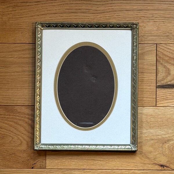 Vintage Gold Toned Picture Frame Antique Photo Frame with Oval Double Matte Farmhouse Cottage Victorian Home Decor Gallery Wall