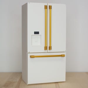 Frigorifero moderno con porta alla francese in scala 1:12 – Frigorifero per casa delle bambole in miniatura con congelatore inferiore e dispenser – Colori personalizzati disponibili