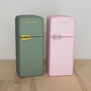 1:12 Scale Miniature Retro Smeg Refrigerator (FAB50) – Functional Dollhouse Kitchen Appliance