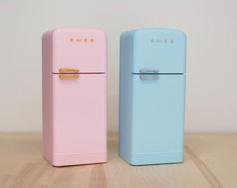 1:12 Scale Miniature Retro Smeg Refrigerator (FAB50) – Functional Dollhouse Kitchen Appliance