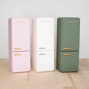 1:12 Scale Miniature Retro Smeg Refrigerator (FAB38) – Functional Dollhouse Kitchen Appliance