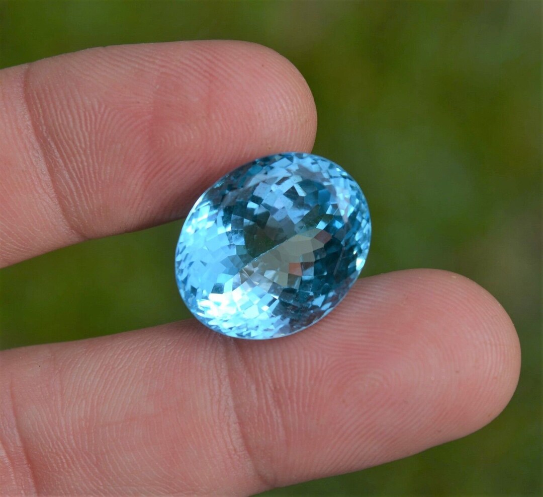 Magnifique Topaze Bleue Du Brésil - 9,38 Carats, Taille Poire, Clarté VS1