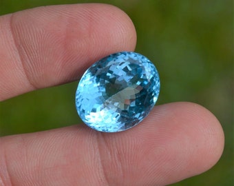 Oval faceted blue topaz from Brazil 33,66 ct oval cut faceted topaz swiss blue brazil