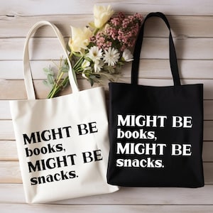 Peut-être un sac fourre-tout avec des livres, un sac à collations, un cadeau pour un amateur de collations, un cartable, un cartable de rentrée, un sac de livres, un rat de bibliothèque, un sac cabas livres