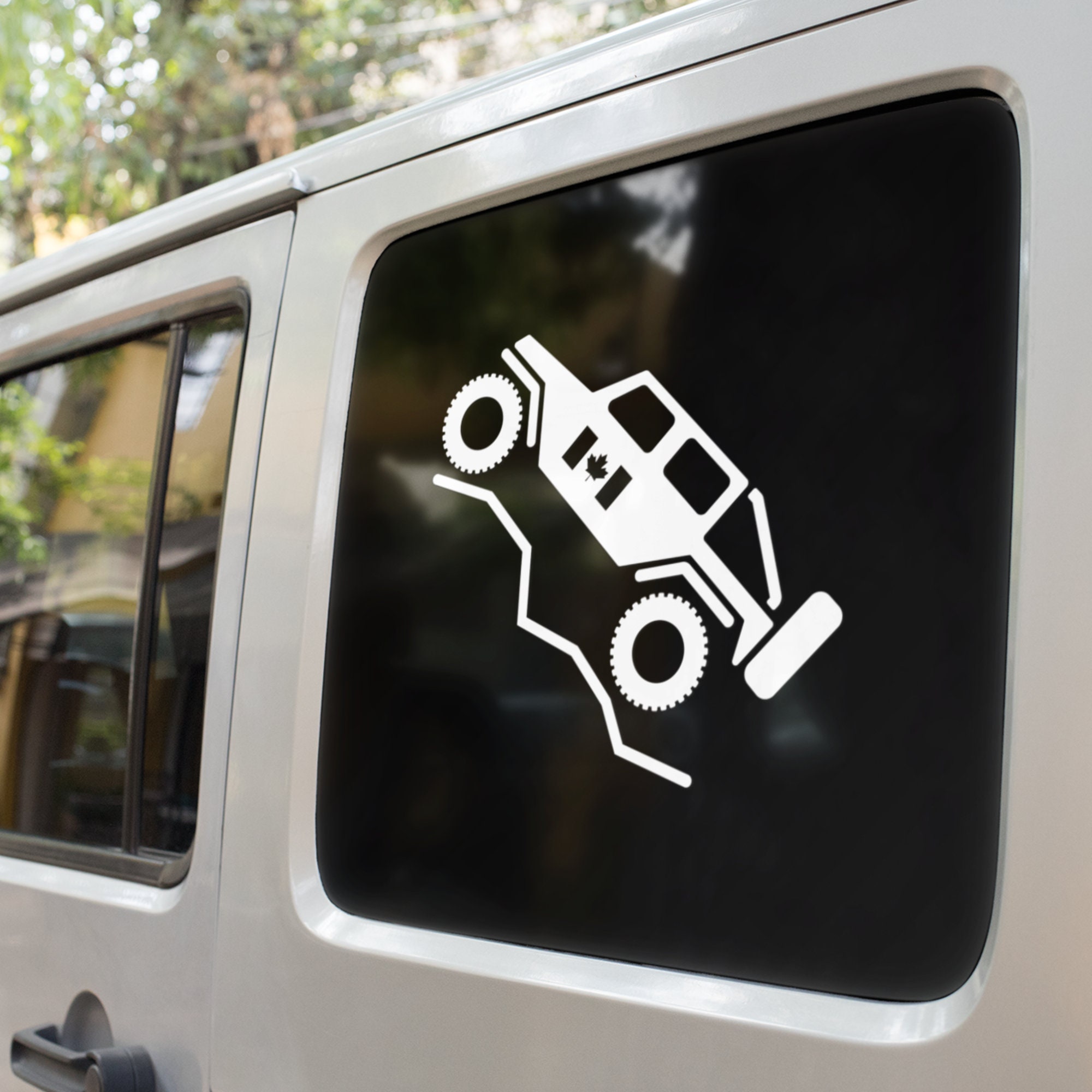 SUV 4x4 con calcomanía de bandera canadiense / Calcomanía de VINILO / Calcomanías 4x4 / Calcomanía de camión todoterreno / Calcomanía portátil / Calcomanía SUV / Calcomanía de coche de vinilo personalizada