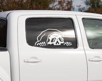 Pegatina de la Parca Acechante / Vinilo Premium / Pegatina para Ventana de Auto y Portátil / Fabricada en Canadá